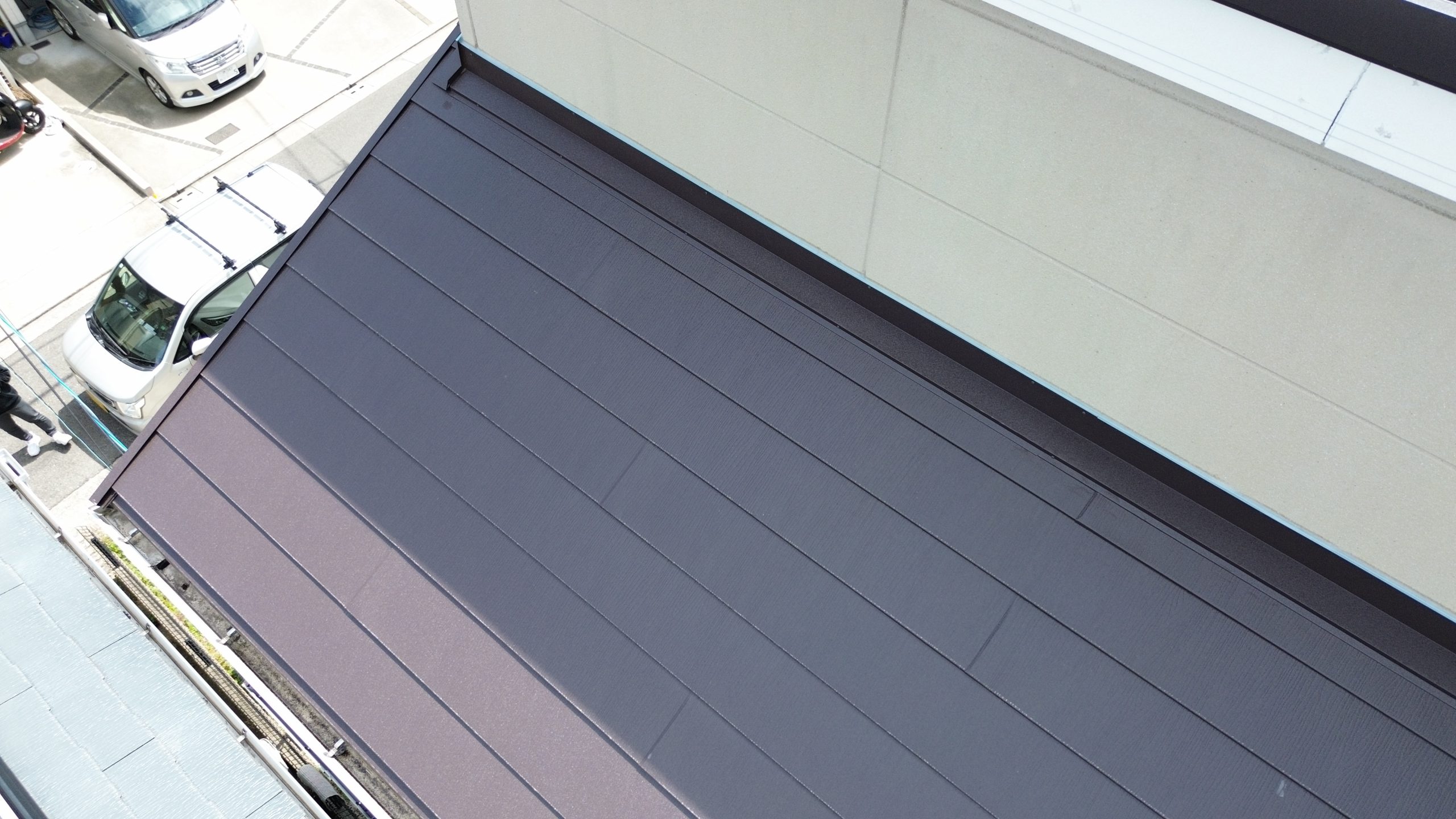 差し掛け屋根のガルテクトカバー