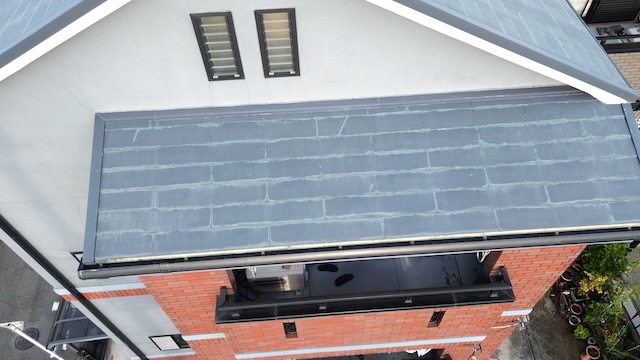 八幡市の住宅における1階部分の屋根（下屋）のドローン点検