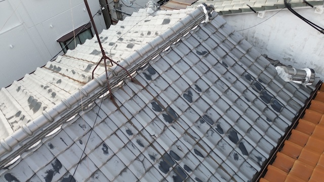 雨漏りした瓦屋根