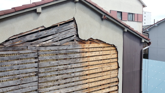 外壁も崩落していました