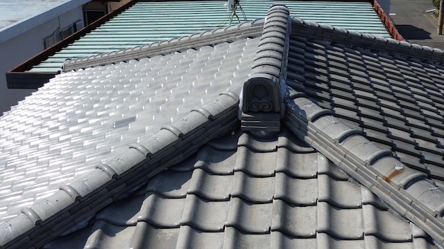 訪問営業に指摘を受けた屋根の調査