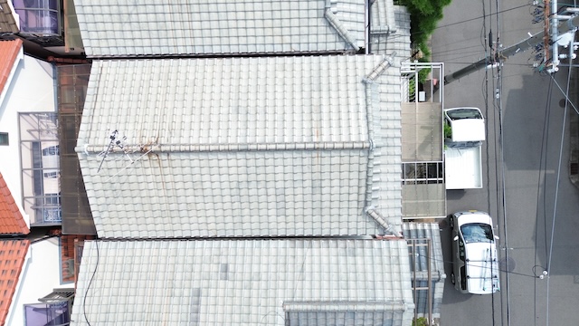 地震の倒壊リスクを抱えている瓦屋根