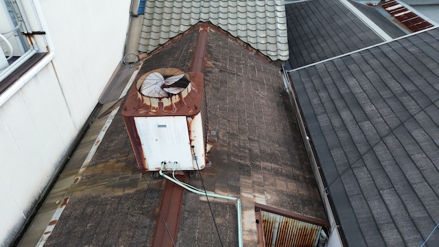 ドローンで屋根を現地調査