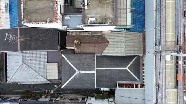 ドローンで屋根を確認