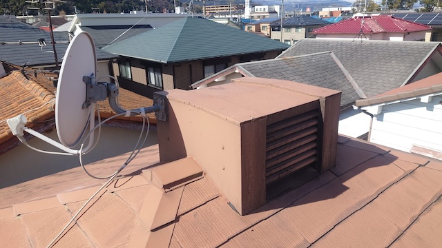 カラーベスト屋根の点検も承ってます