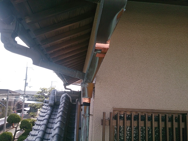 和風住宅における銅製雨樋の腐食箇所へのメンテナンス・補修施工例