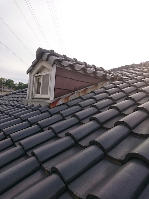 亀岡市での屋根調査：ドーマー（鳩小屋）周辺の板金腐食と雨漏りリスク