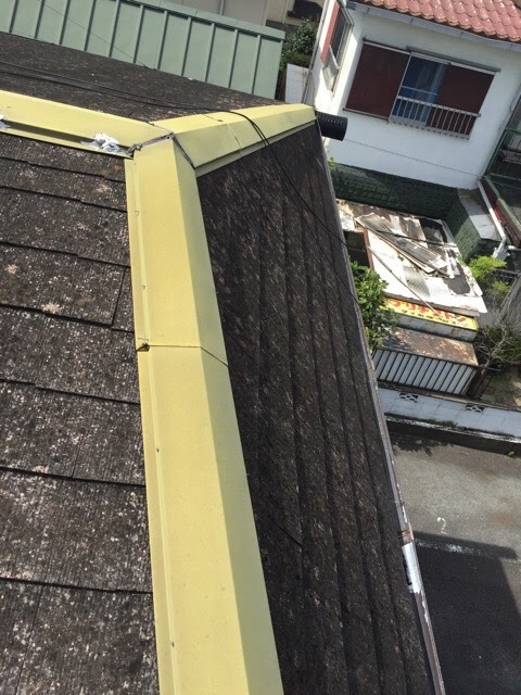 経年劣化で釘が浮き飛散リスクのある棟板金