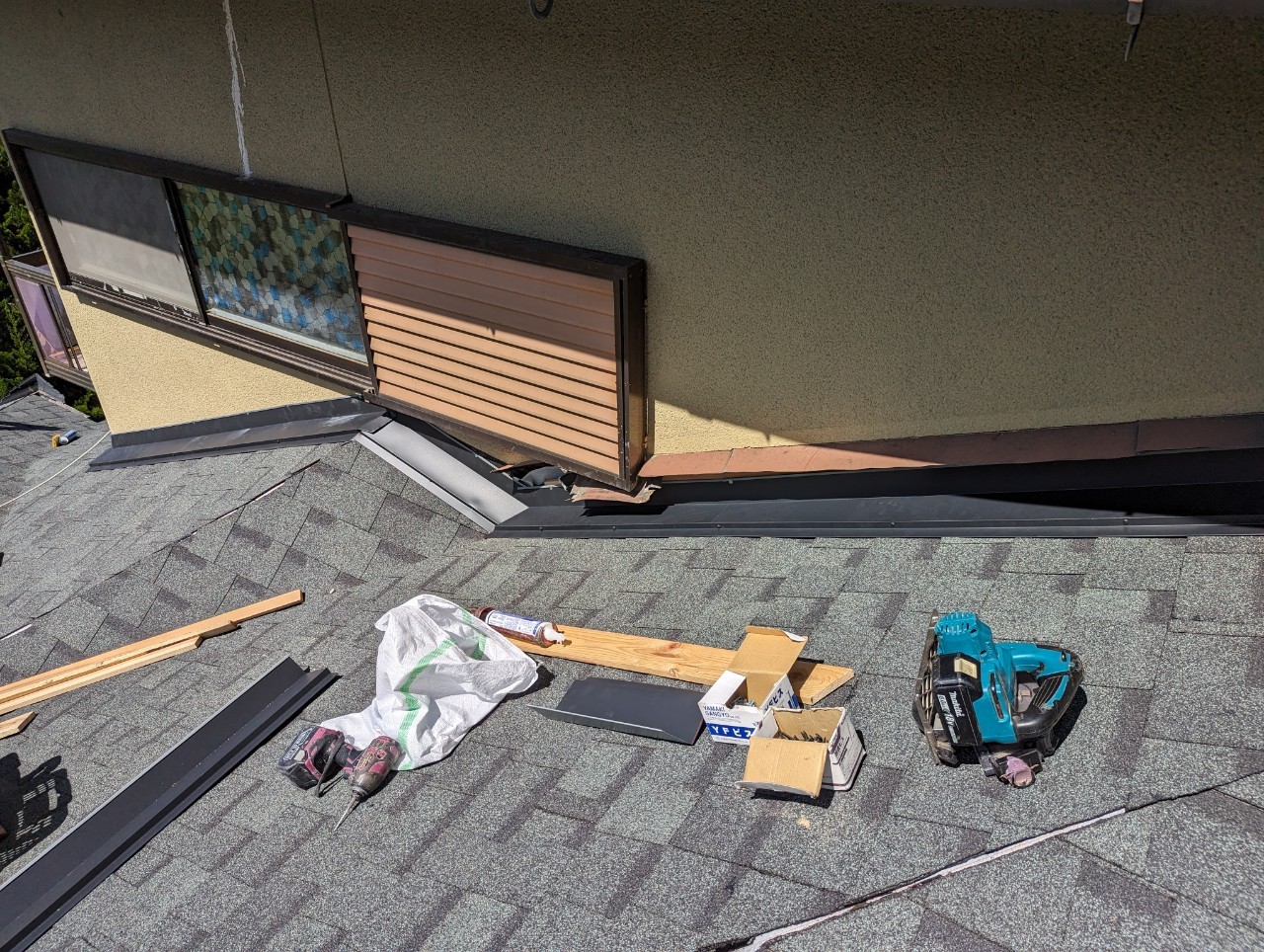 水切り板金の取り付け