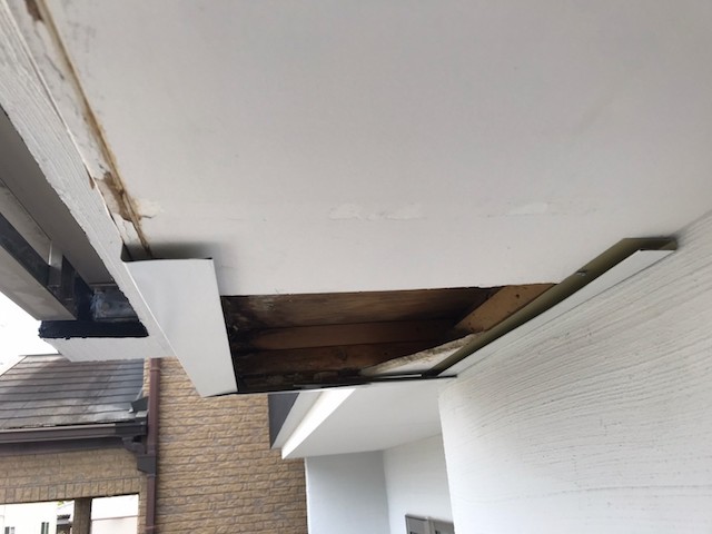 点検口の枠の設置