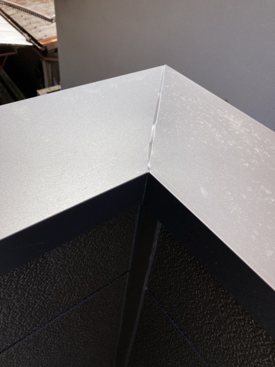 ベランダ笠木の取り付け工事