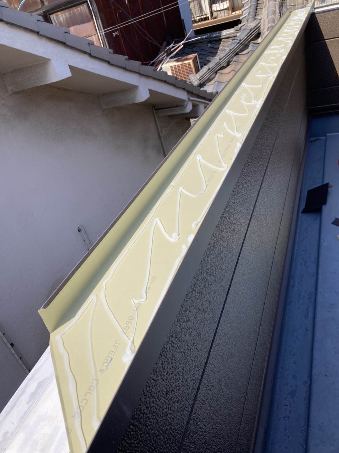 ベランダ笠木の取り付け工事