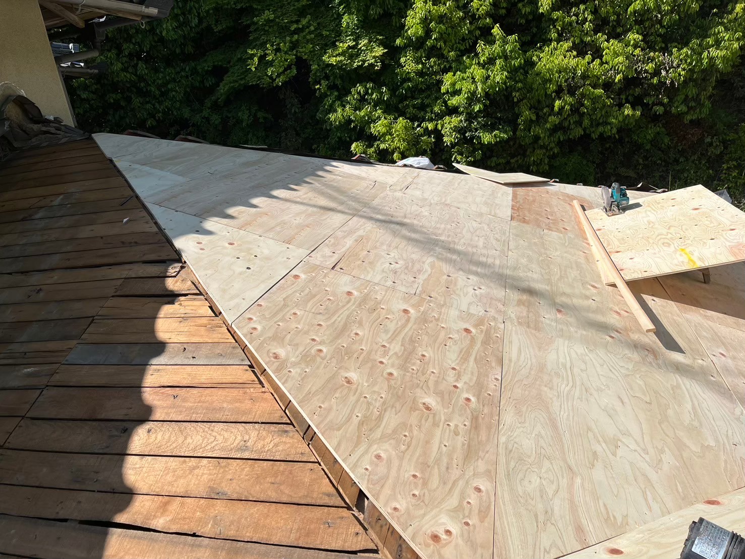 構造用合板で屋根補強