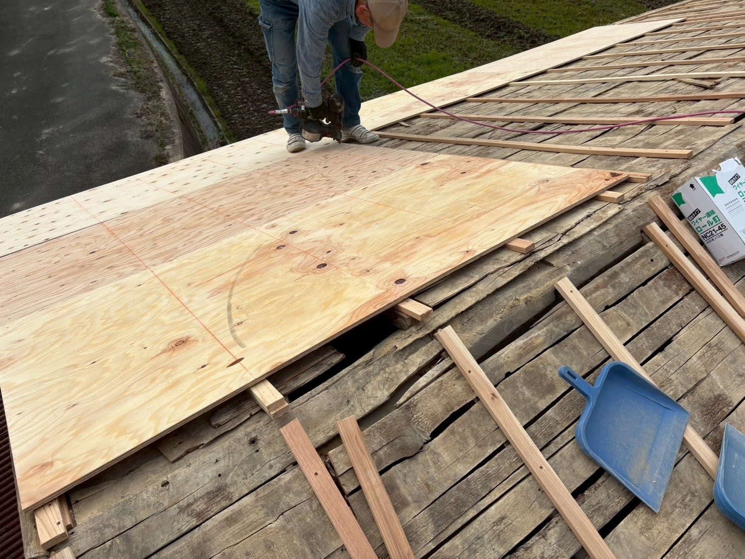 野地板の重ね張り