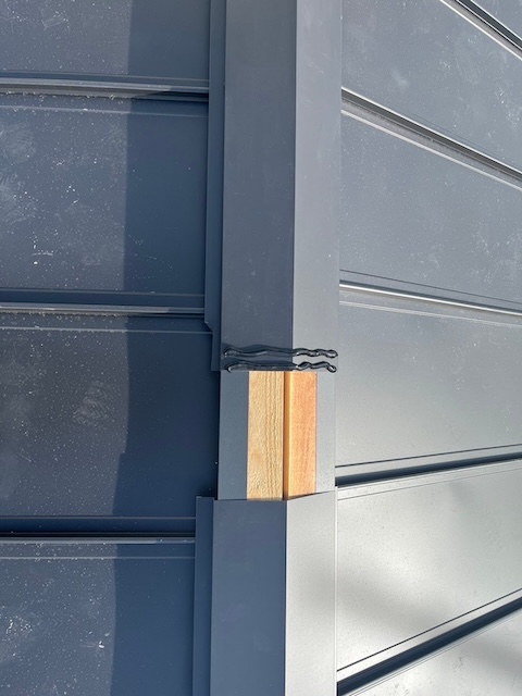 貫板に棟板金を施工