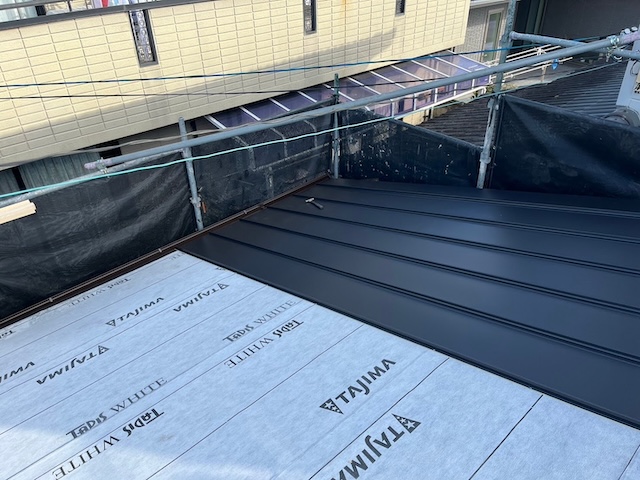 屋根カバー工事の実施も承ってます