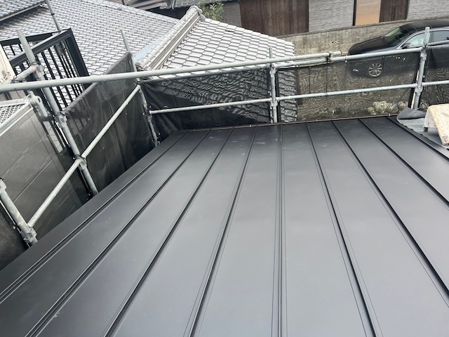 屋根カバー工法も弊社におまかせ