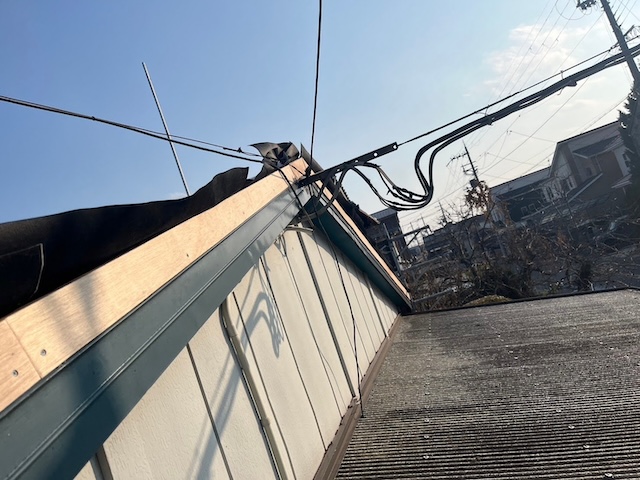 破風板工事中の様子