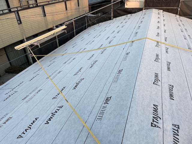 防水シートが施工された屋根の様子