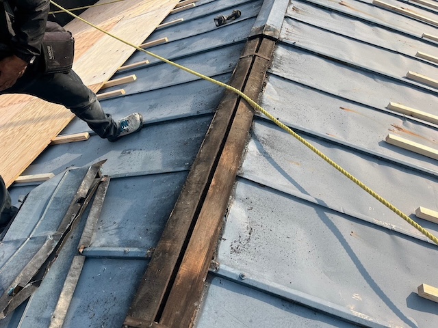 瓦棒葺き屋根の弱み