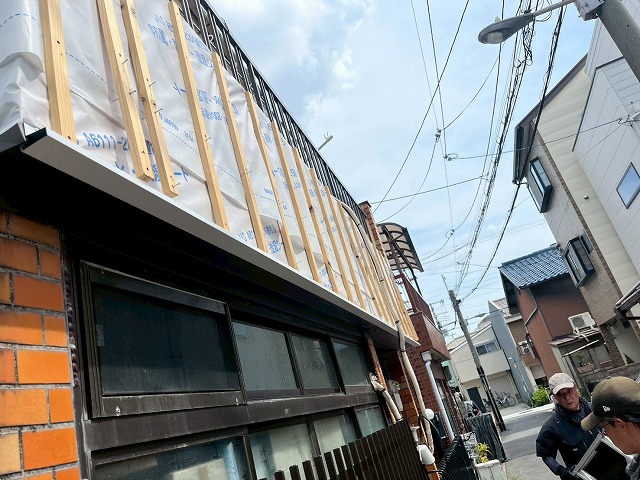 外壁崩落　防水シート