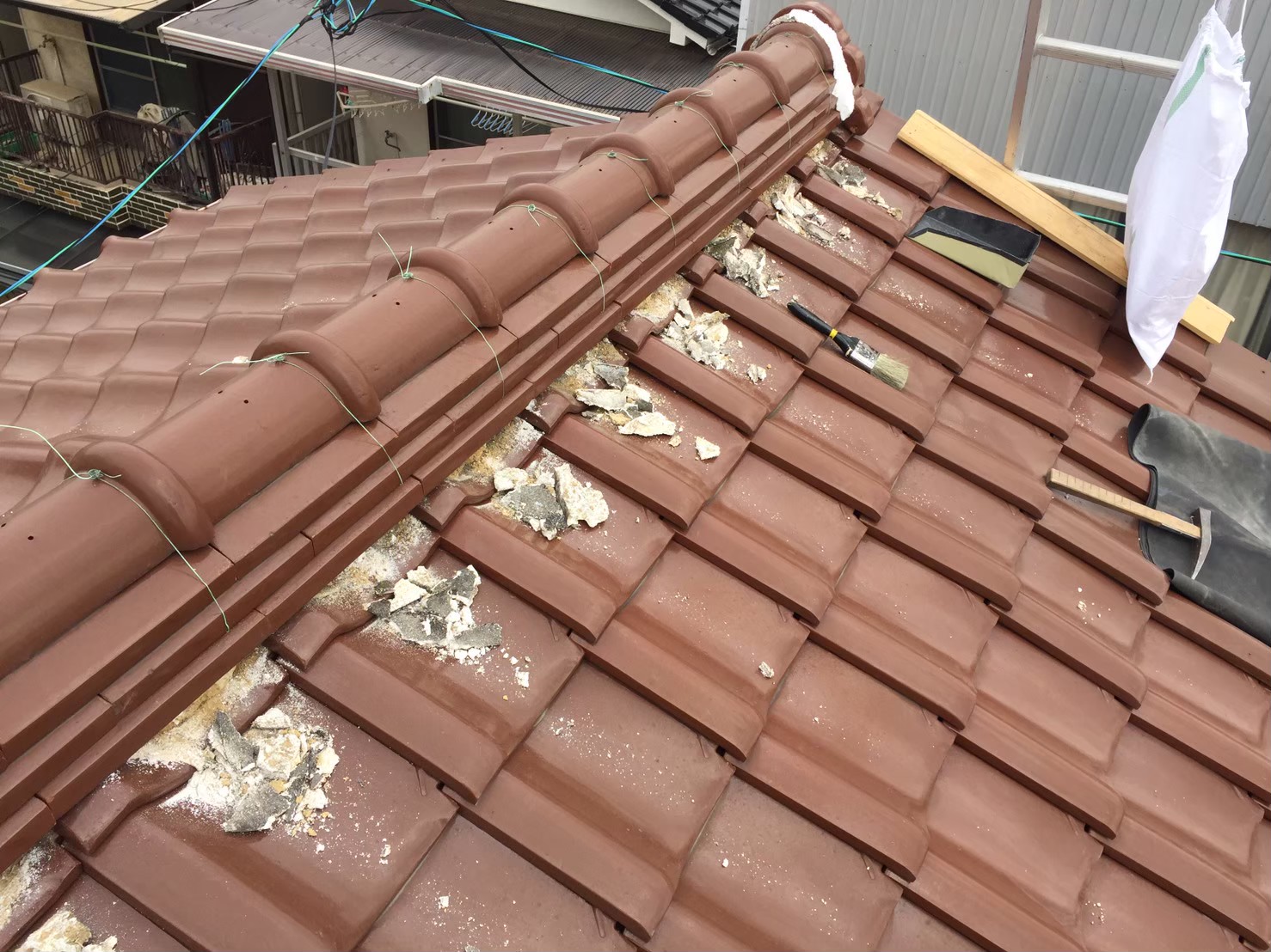 漆喰詰め直しとラバーロック工法