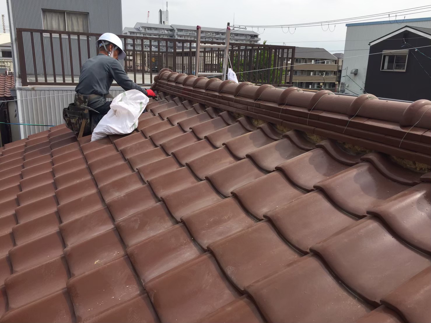 漆喰詰め直しとラバーロック工法