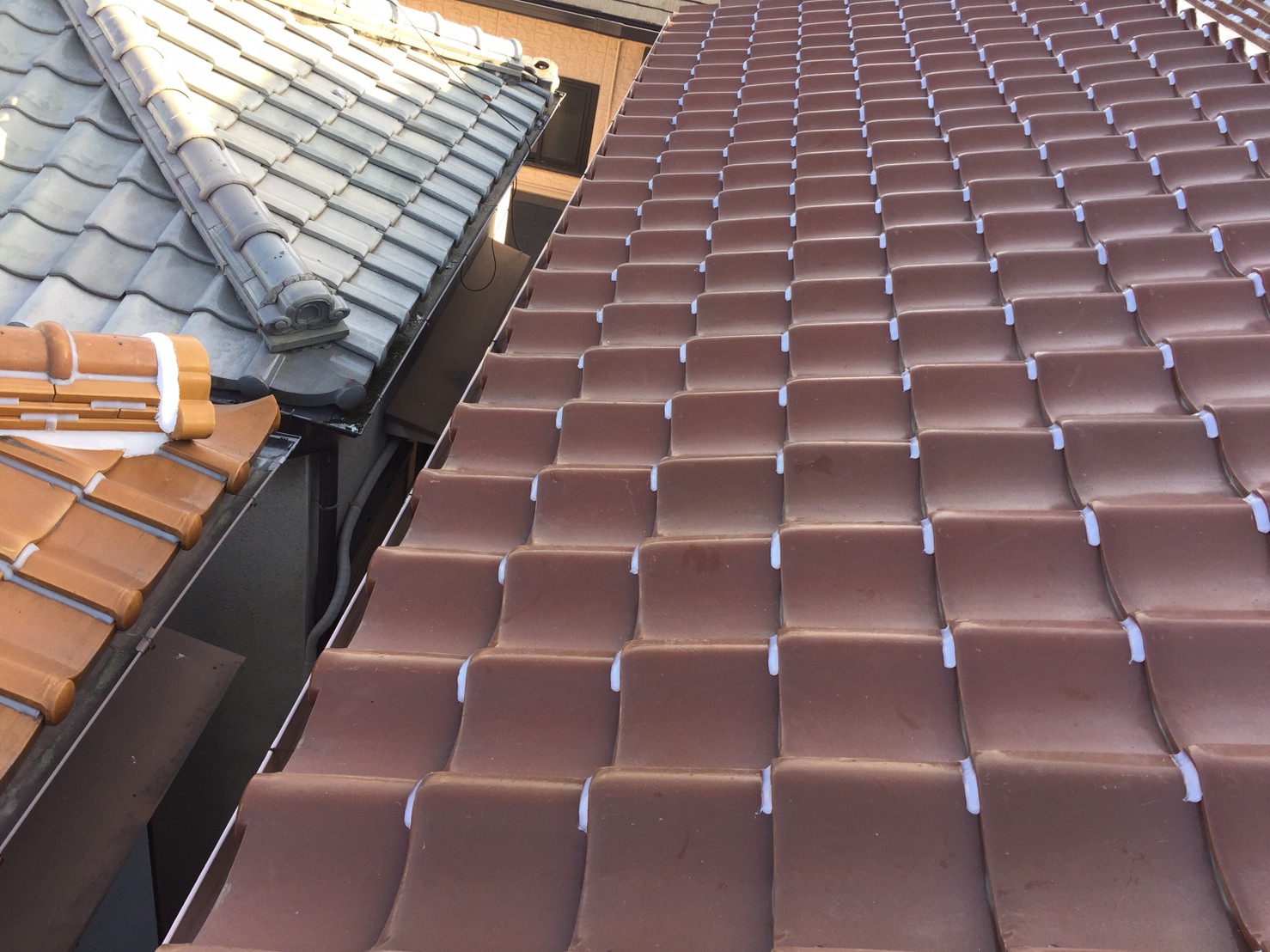 漆喰詰め直しとラバーロック工法