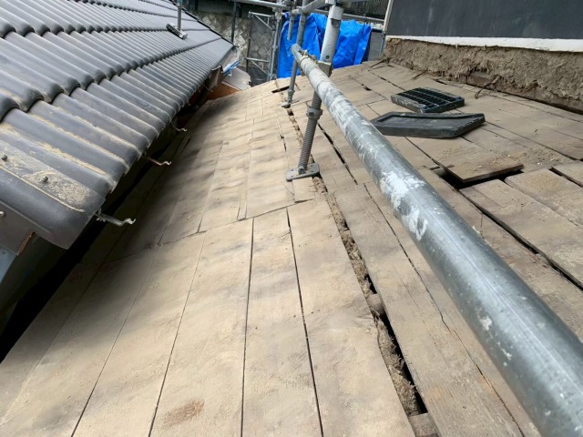 重なり合う屋根