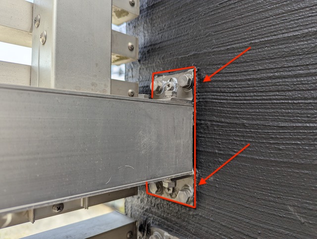 ルーバー取り付け部