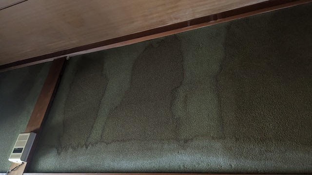 聚楽壁に雨の跡