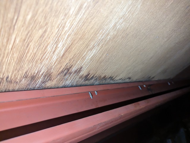 屋根の下地の裏側の雨漏り