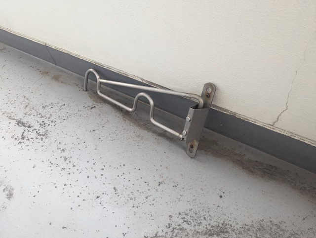 外れてしまった物干し金物