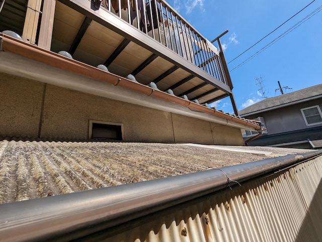 波板の屋根部分