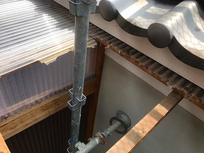 波板撤去後の足場