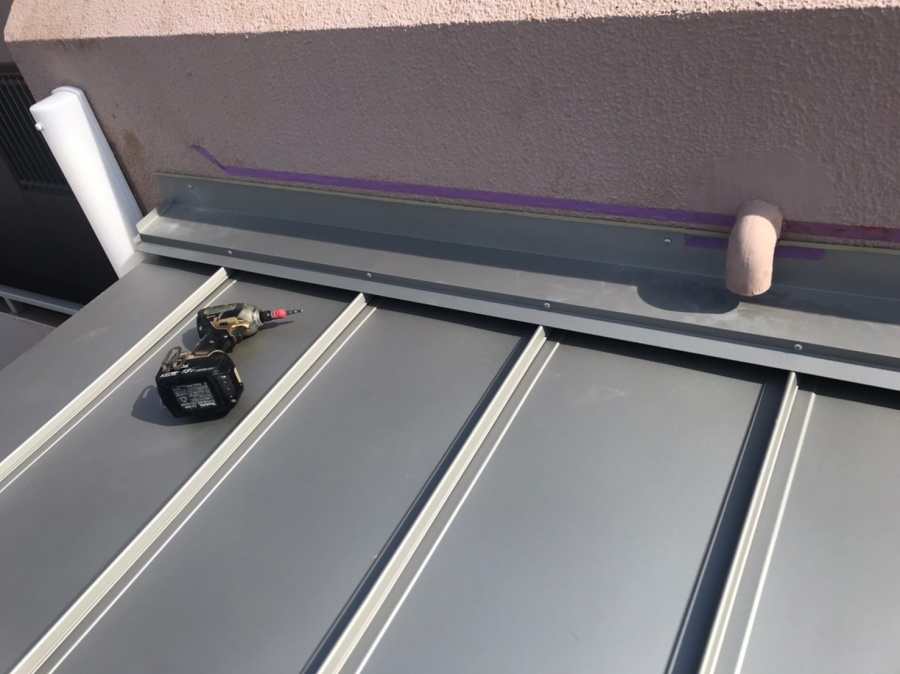 マンションの庇の雨漏り