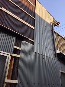 外壁トタンはり