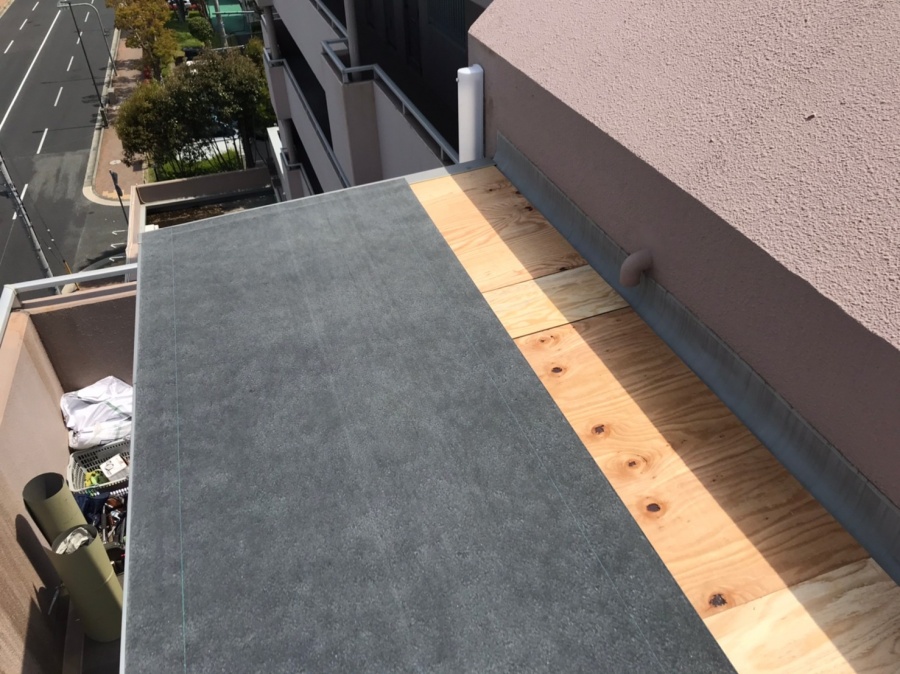 マンションの庇の雨漏り