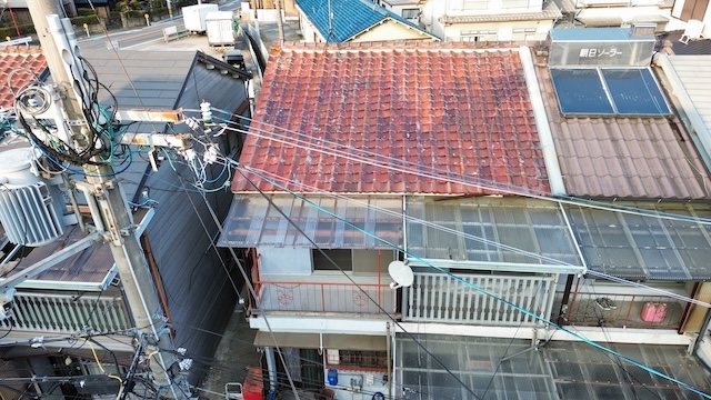 ドローンを用いて屋根の状態を確認