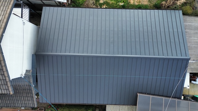 屋根カバー工事完了後の屋根