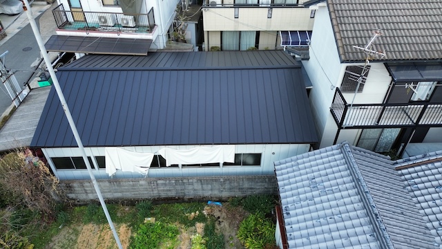 立平葺きを完了した屋根