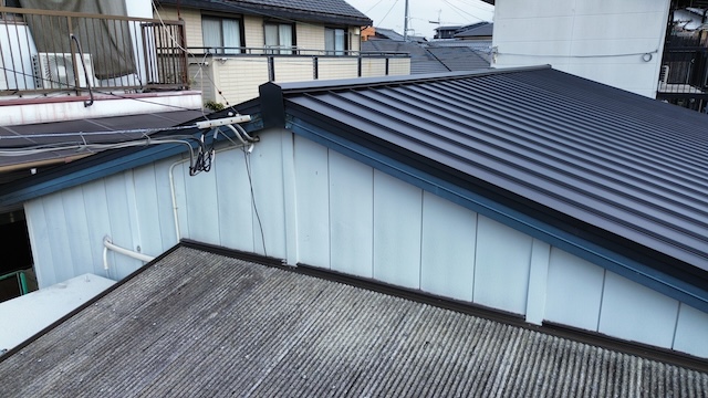 屋根カバー工事後の破風板