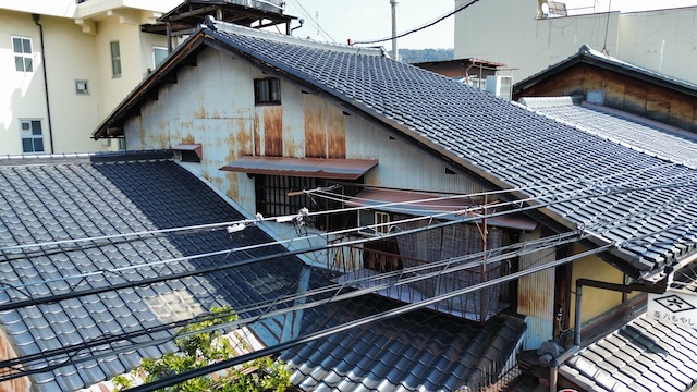 麹屋さんの屋根確認