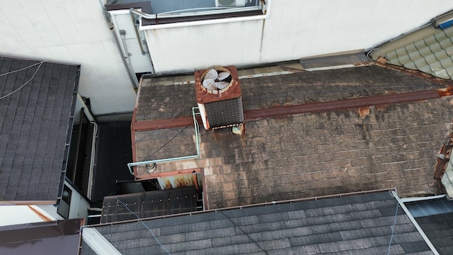 交換が推奨される棟板金