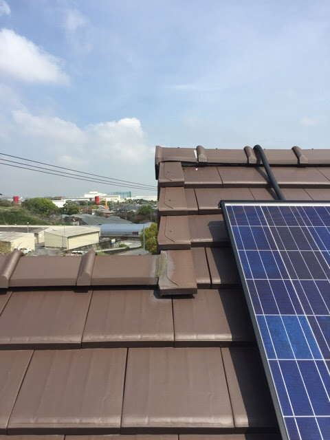 京都府和束町 太陽光パネルが設置された平板瓦屋根の現地調査