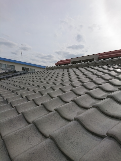 瓦屋根は重量が重たく地震に弱い