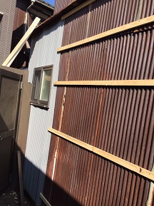 外壁トタン　カバー工法
