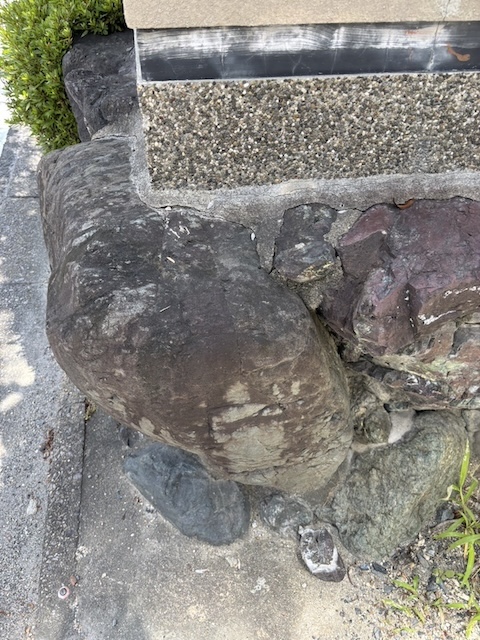 塀角部の石積みの劣化