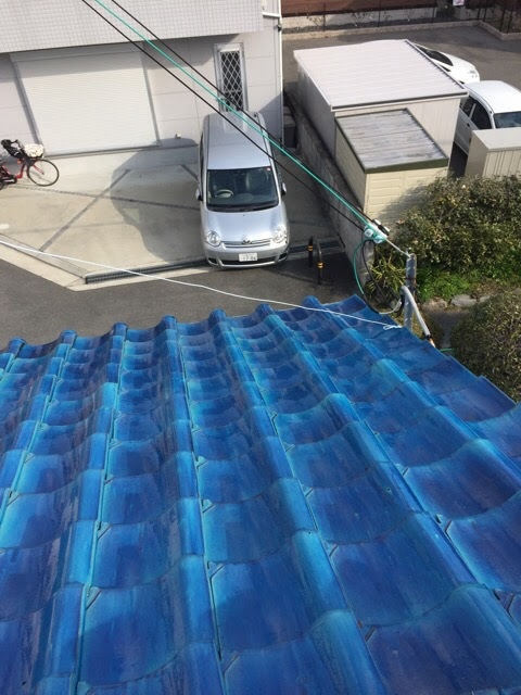 京都府宇治市の現地調査における釉薬青緑瓦（陶器瓦）の屋根全体の様子