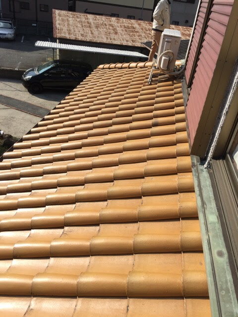 京都府向日市の洋瓦（S形瓦）の色褪せと劣化状況